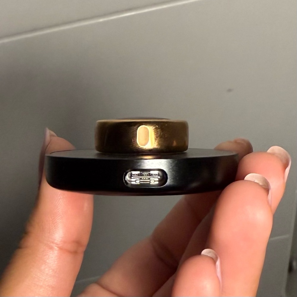 Oura Ring Gen 3 – Rose Gold (Size 7) with Box & Charger